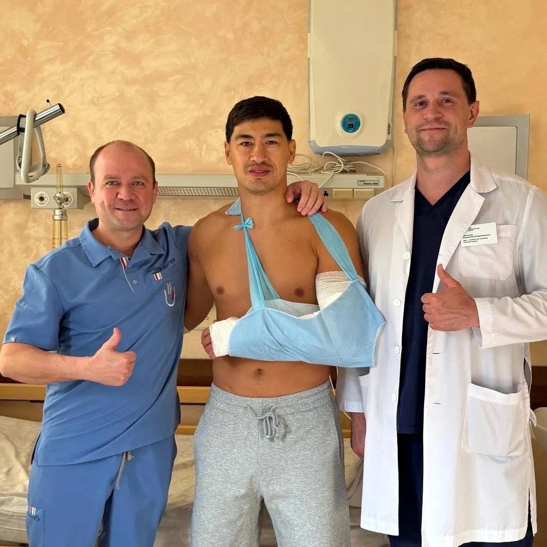 🥊 🤕 Дмитрий Бивол перенёс операцию

«Запланированная операция на локте позади. Всё прошло успешно.
