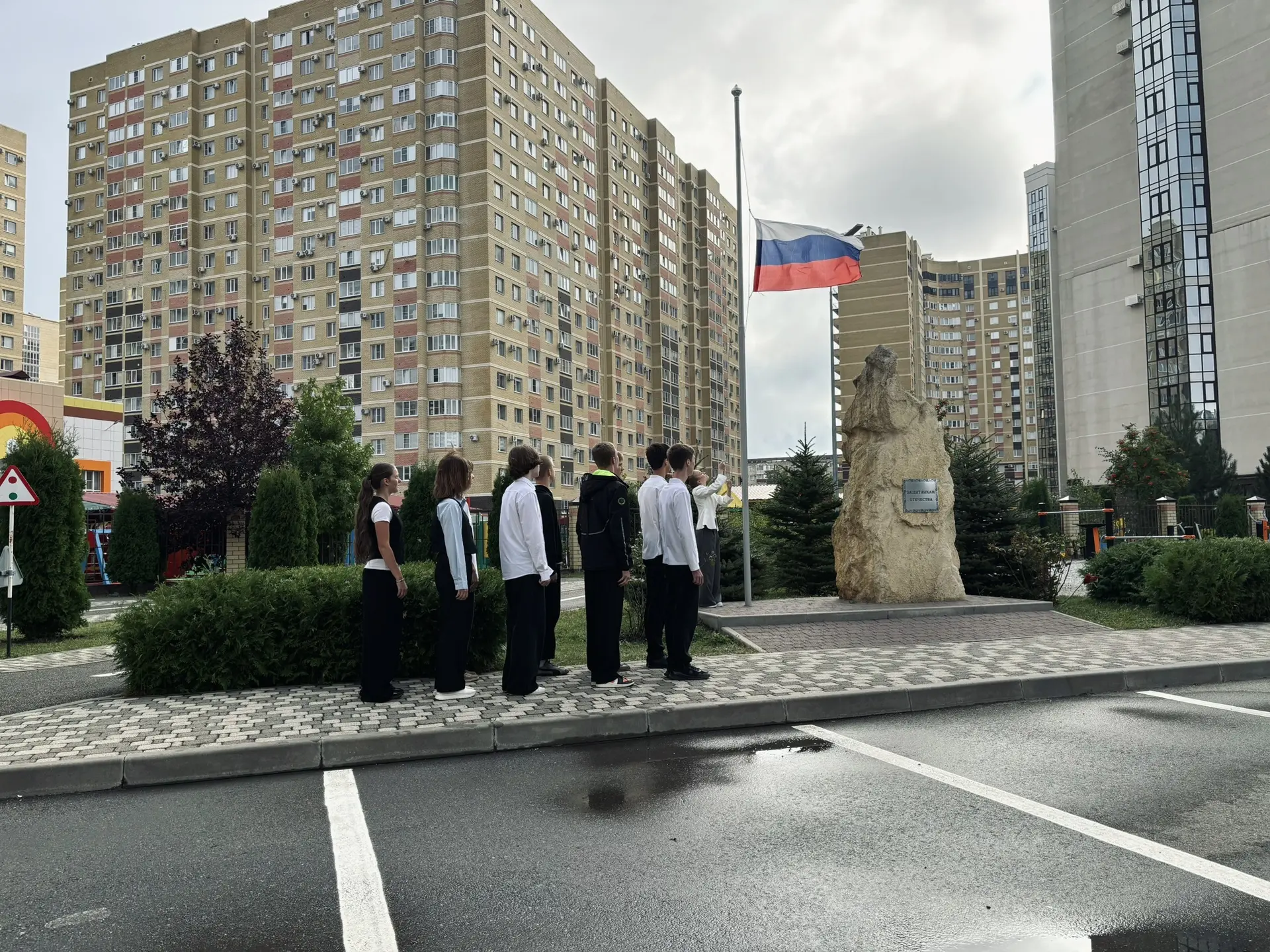 🇷🇺 С чего начинается понедельник в нашей школе?