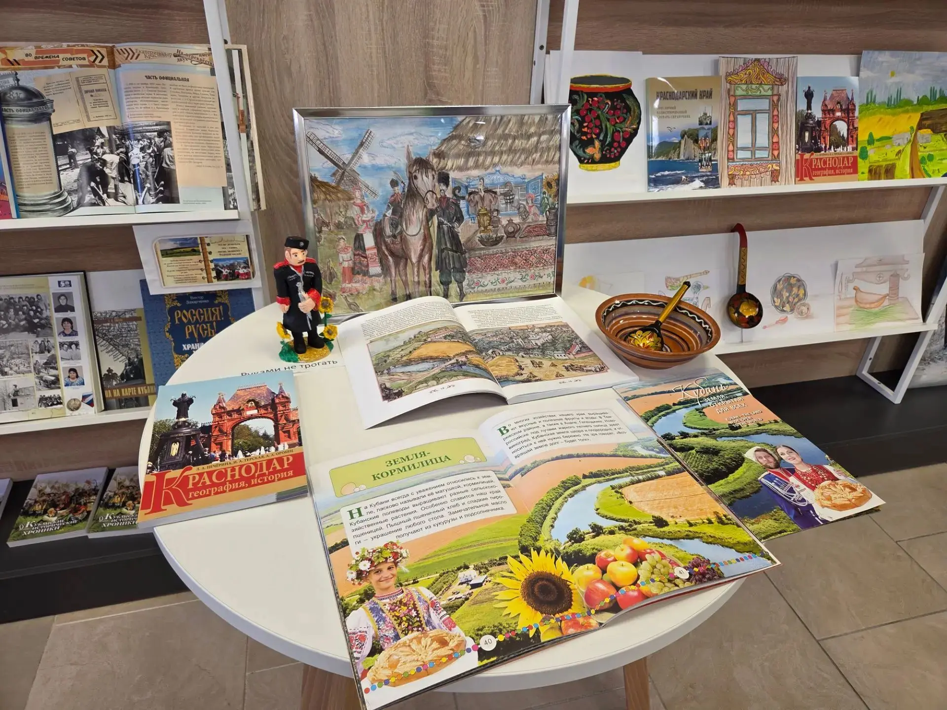 📚🎨 В МАОУ СОШ №110 — праздник творчества и знаний!