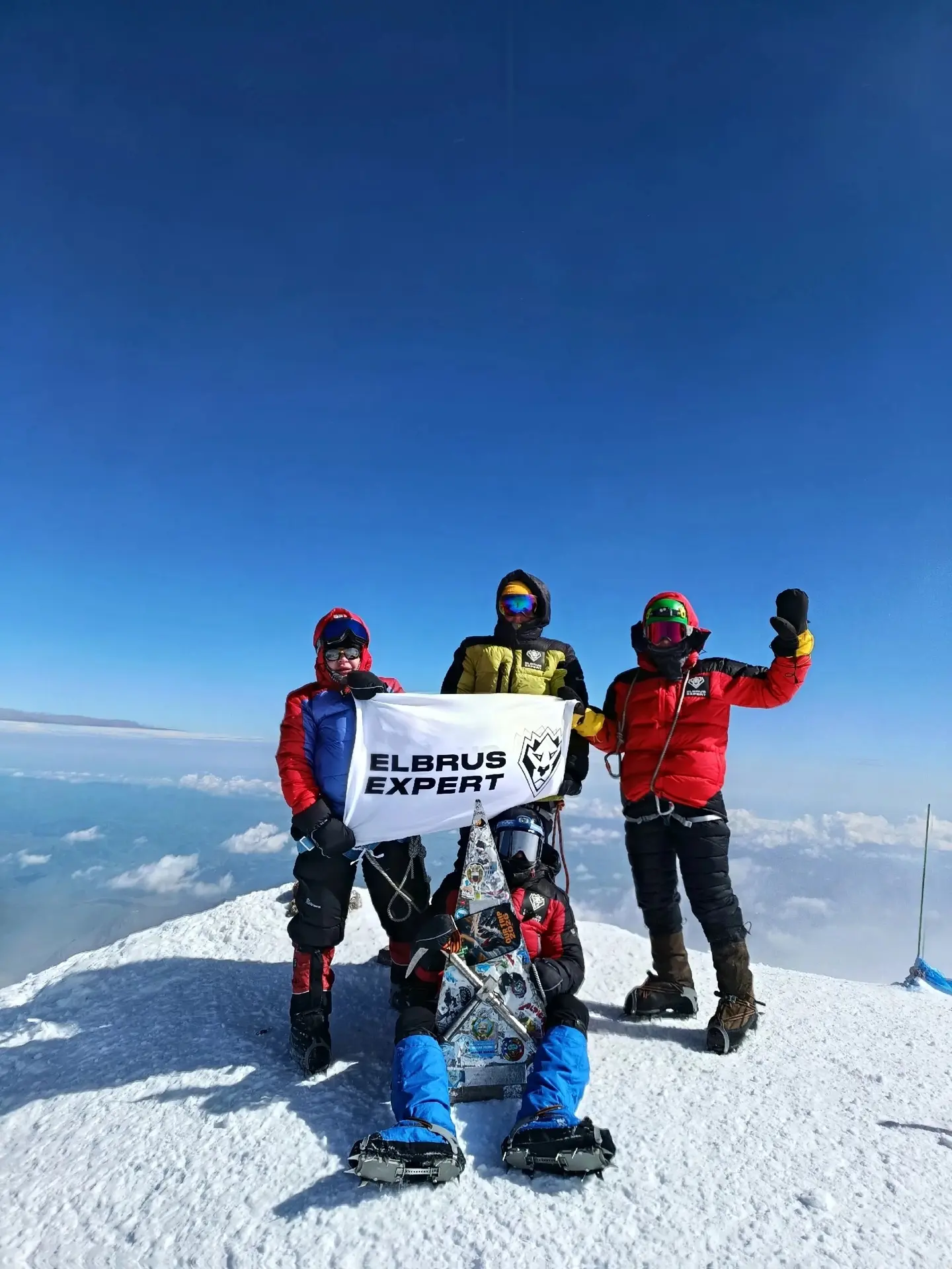 ⛰ Есть вершина Эльбруса! 

Сегодня в 8:30 утра по московскому времени наша группа в полном составе п