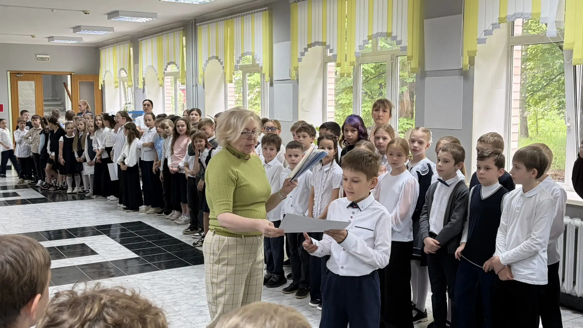 Две линейки, одни ценности: гордость за нашу школу!  В нашей школе прошли традиционные торжественные