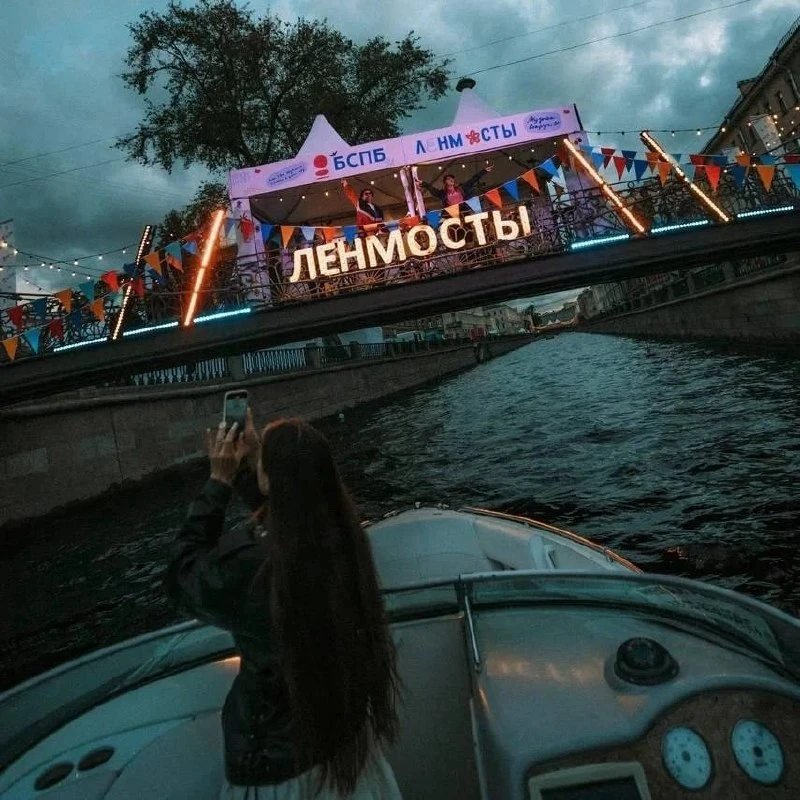 Фестиваль «Ленинградские мосты» вновь пройдёт в Петербурге

С 14 по 16 августа в центре города состо