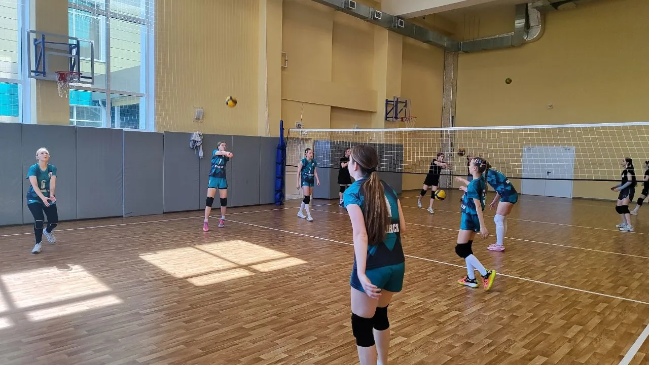 Вот и завершились соревнования  Брянской школьной лиги волейбола -  женская команда МБОУ СОШ №72 зан