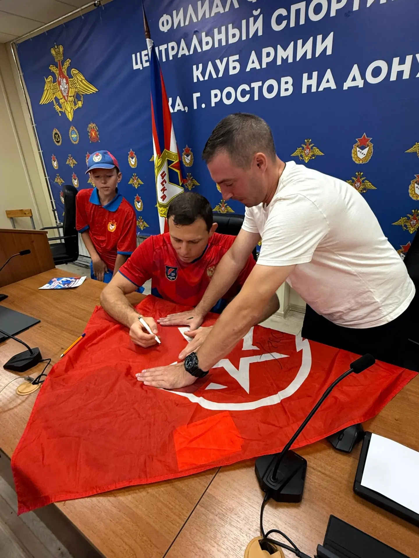 АВТОГРАФ-СЕССИЯ С ЧЕМПИОНОМ