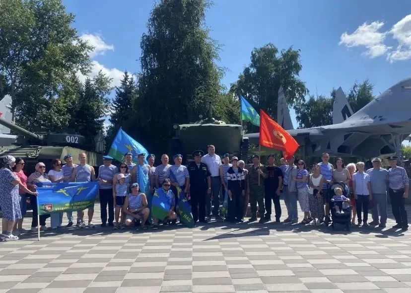 🇷🇺 Сегодня в Буинске на центральной площади прошло торжественное мероприятие, посвященное Дню Возд