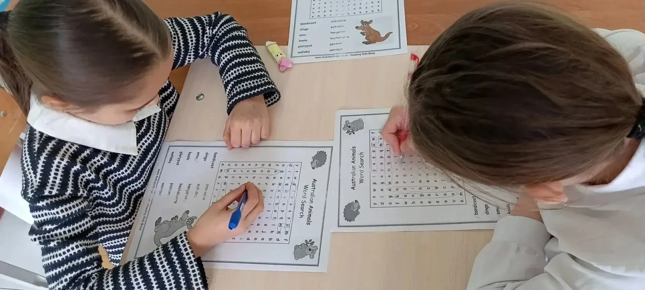🐨 Неделя английского языка: 2 «А» покоряет Австралию!  Наши маленькие путешественники из корпуса на 