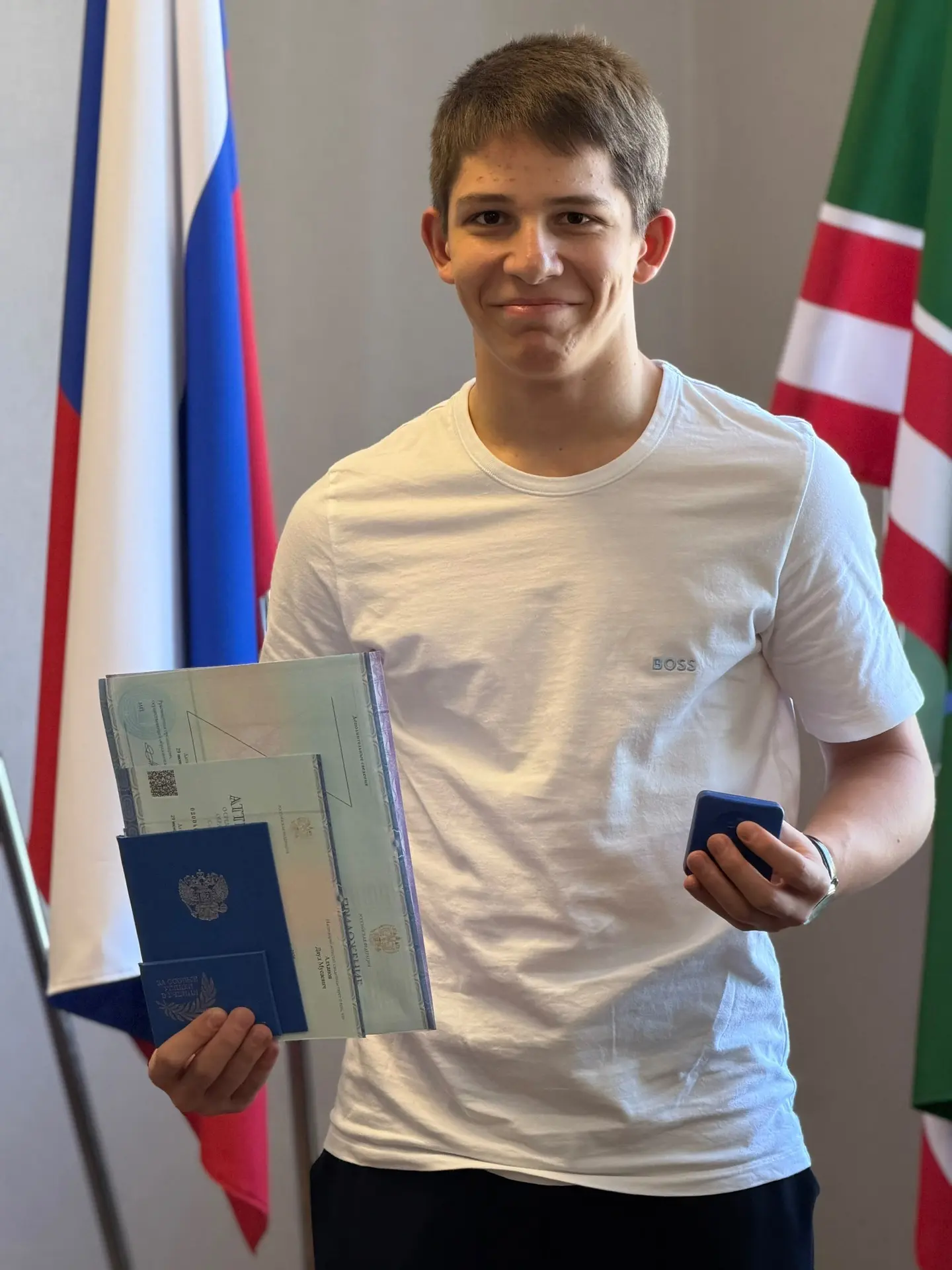 🥈 Поздравляем с заслуженной наградой! 🎓✨

Обучающийся 11 «А» класса МБОУ «СОШ №61» г. Грозного Алх