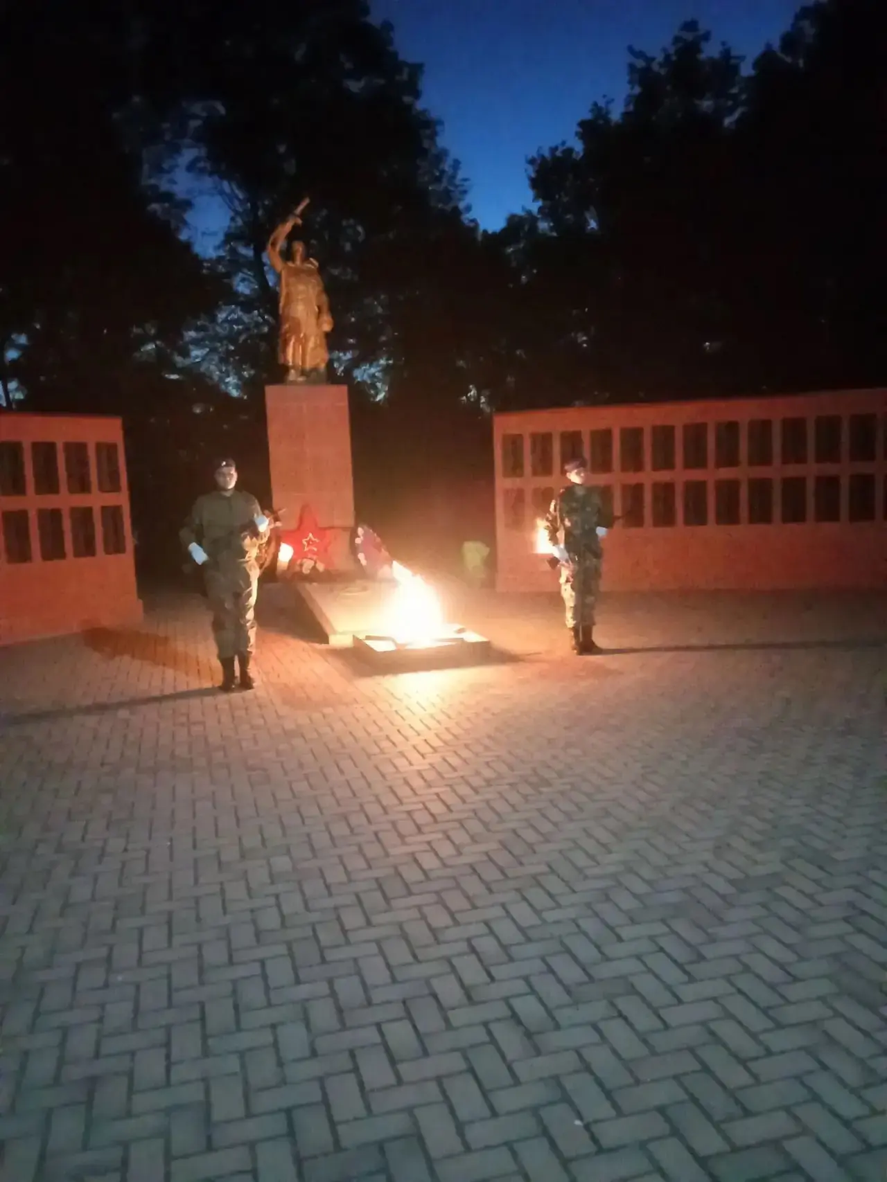 Жители села Киевского зажгли «Свечи памяти» в знак вечной скорби и благодарности.Сегодня, 22 июня, в