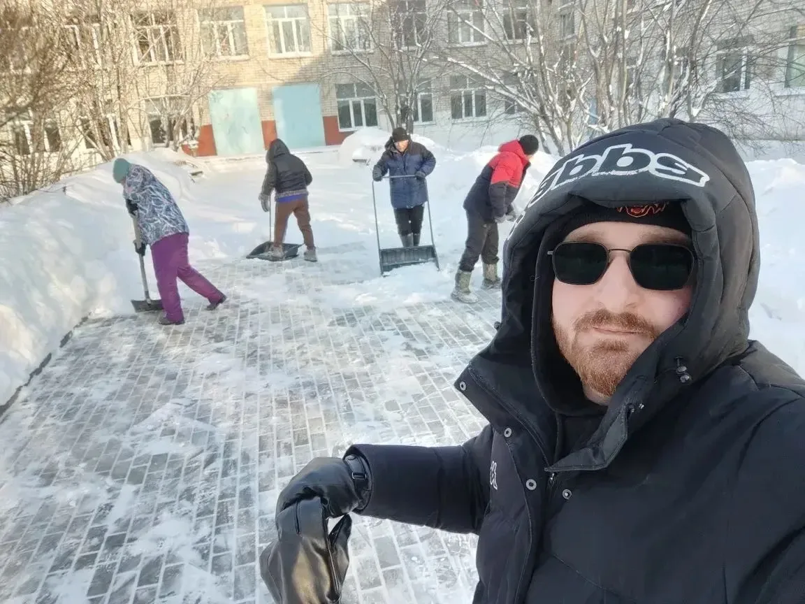 ❄️ Трудовой подвиг наших педагогов!  Вчера, несмотря на сложные погодные условия, коллектив нашей шк