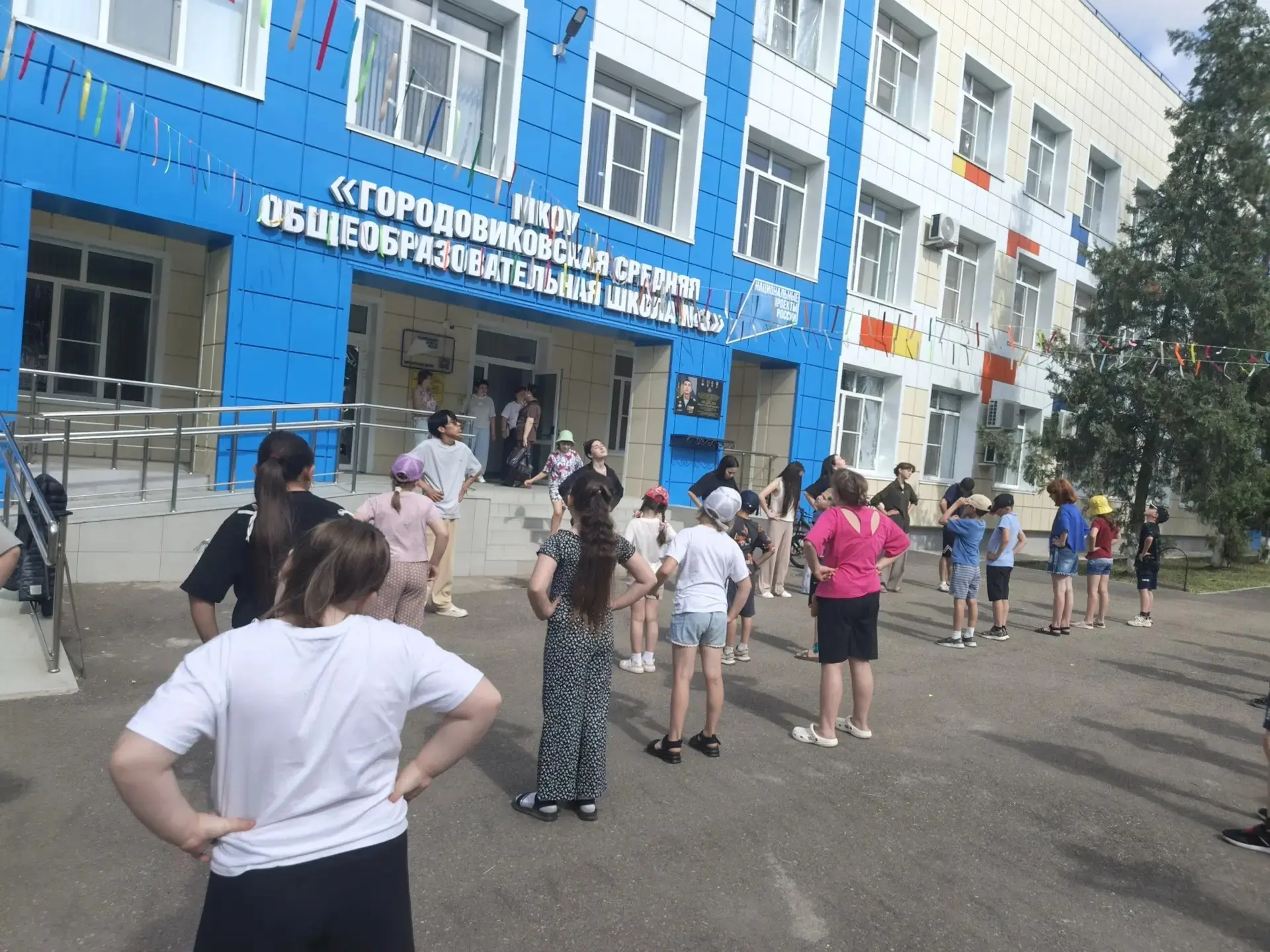 Сегодняшний день в лагере был по-настоящему насыщенным! 💫
Мы проверили свою эрудицию в викторинах и