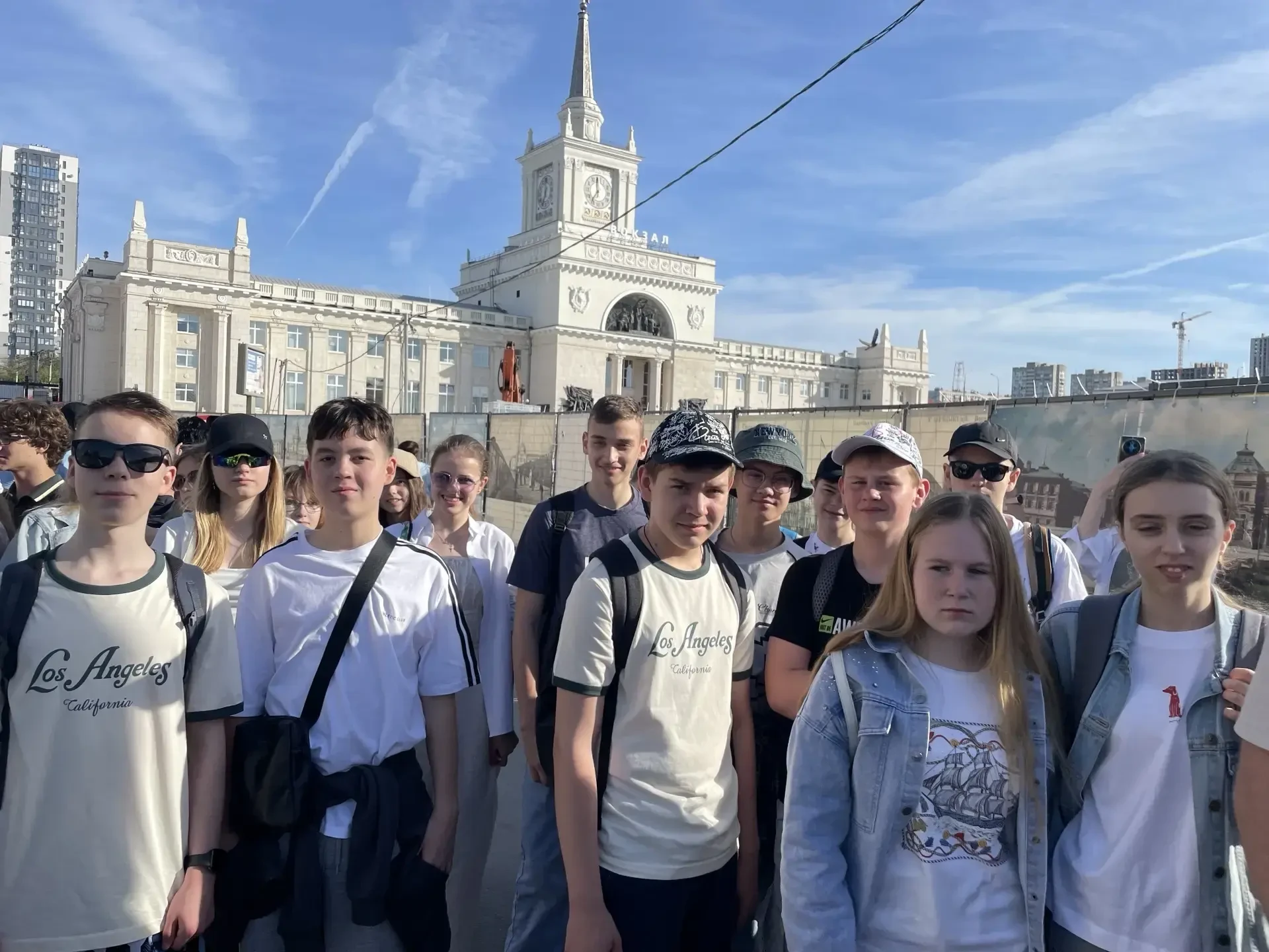 🚌 Учащиеся 7 А, 7 Б и 7 В классов совершили незабываемую экскурсию в город-герой Волгоград. Ребята 