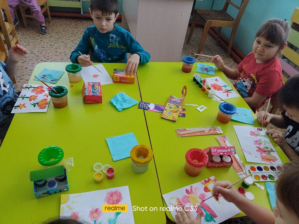 Из слёз Афродиты возникли они,