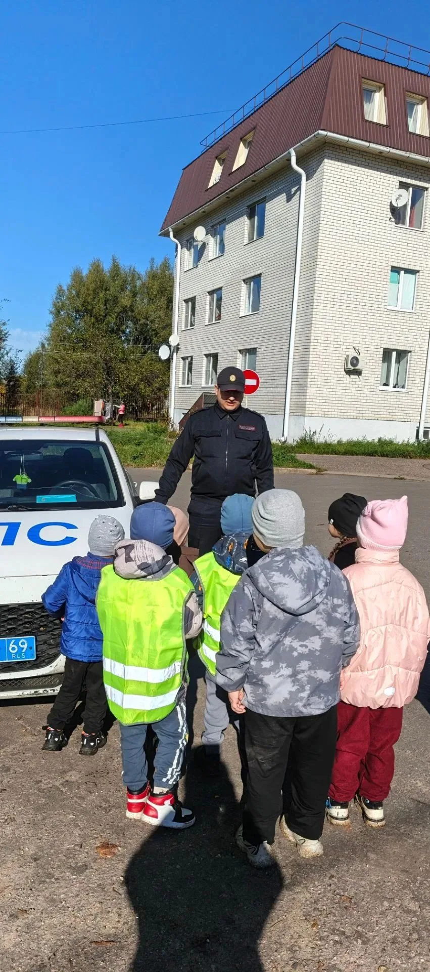 Сегодня нас посетила инспектор по пропаганде безопасности дорожного движения Лапина Т. ...