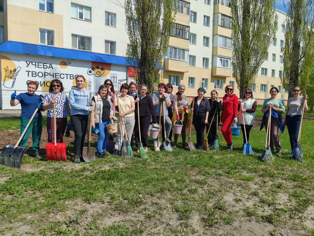 Чистый город — дань памяти героям! 🇷🇺Сегодня коллектив нашего детского сада вышел на ...