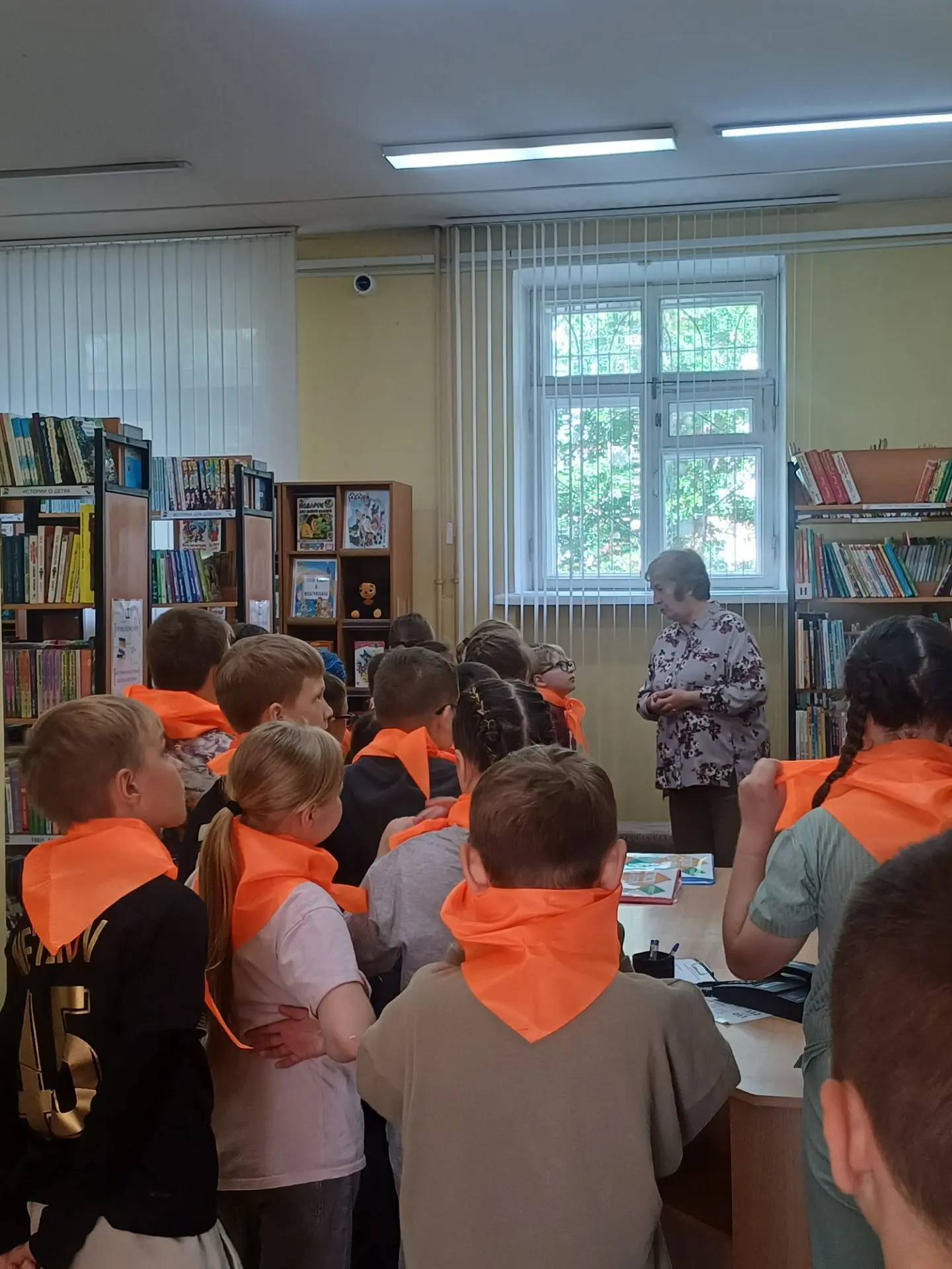 📚В лагере мы не просто веселимся — каждый день открываем что‑то новое! Ребята побывали в библиотеке