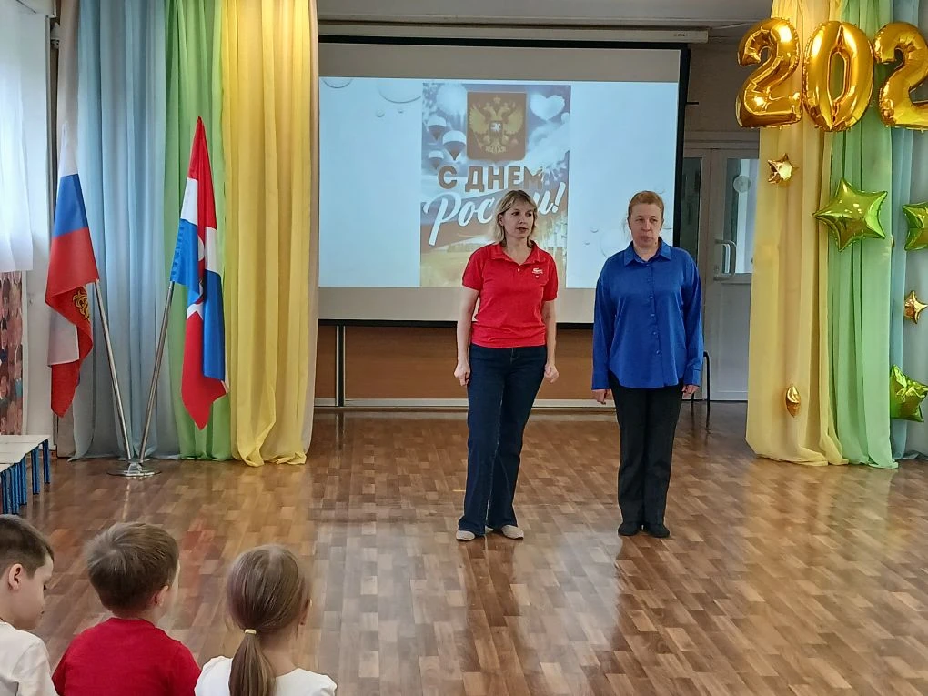 🇷🇺Сегодня в нашем детском саду прошла увлекательная викторина «Мы живём в России!»

👫Дети делилис
