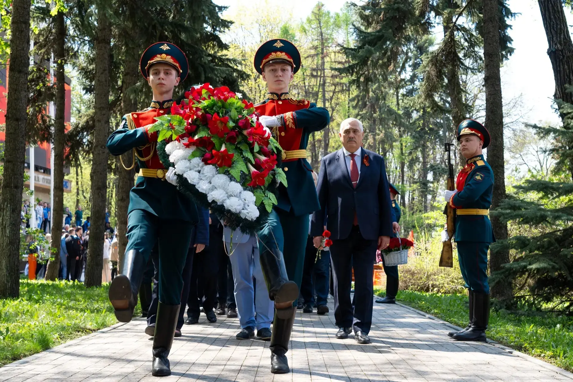 ❤ День Победы  👏 6 мая в Губкинском университете прошли торжественные мероприятия в честь 81-й годов