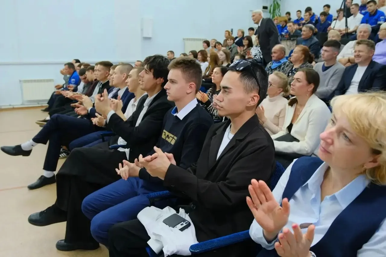 🎉 В Канашском транспортно-энергетическом техникуме прошёл праздничный концерт, посвящё...