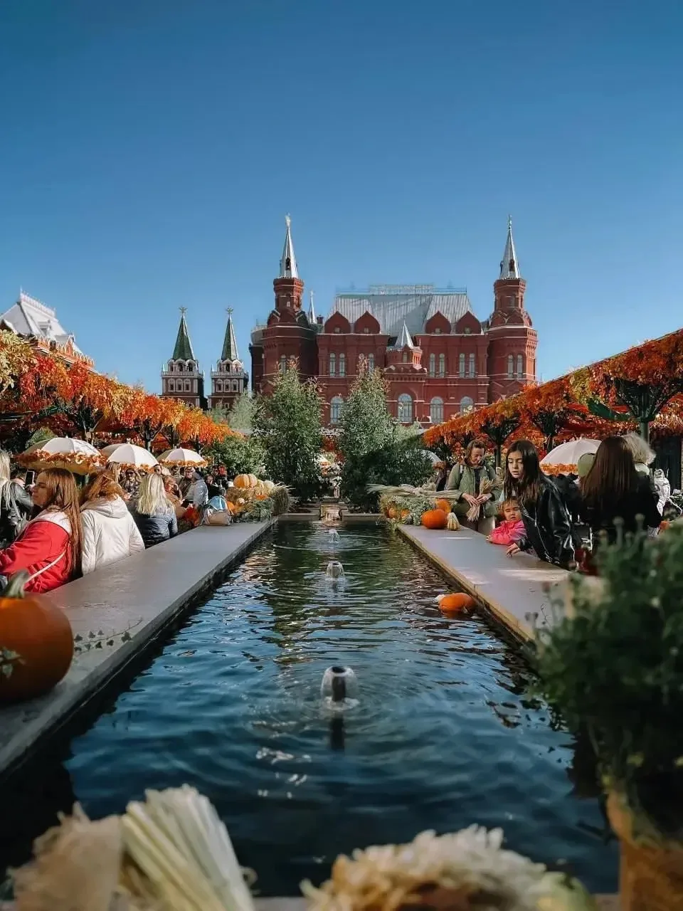 🍂 Манежная площадь примерила осенние краски