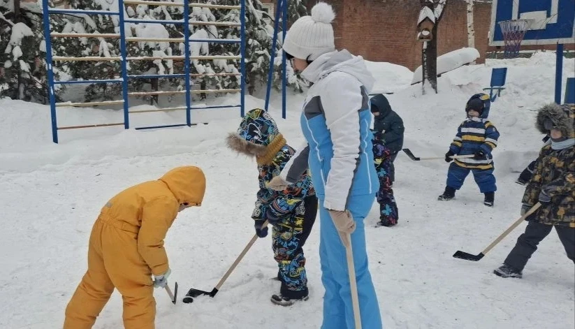 "Осваиваем элементы хоккея"