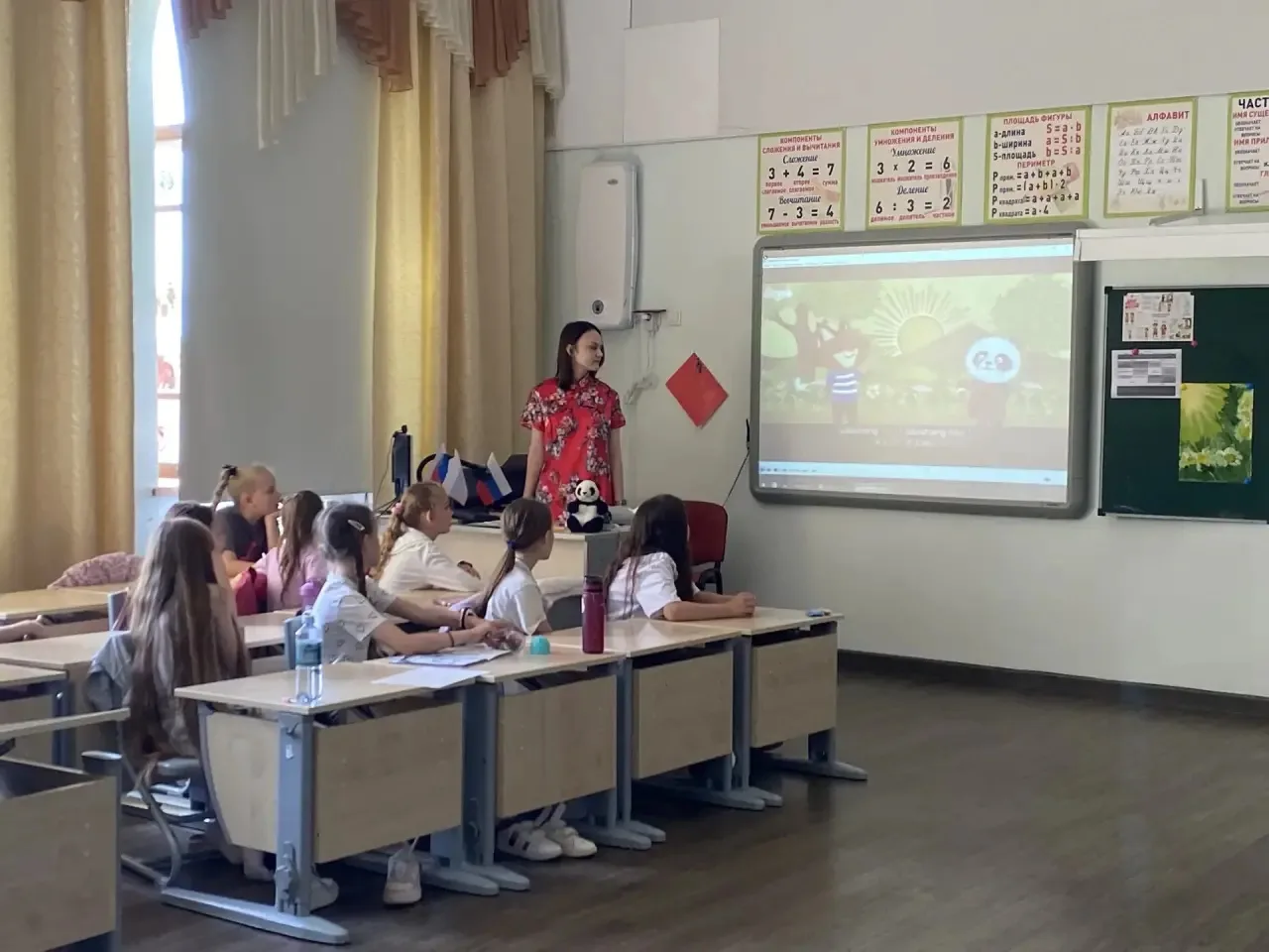 🌟 «Город Радости»: путешествие в мир китайского языка! 🌟

В нашем школьном лагере прошёл необычный