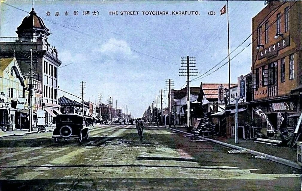 Улица Ленина. 1928 год.  Универмаг Tokyoite (слева) построен в 1925 году.    Фото 2: Оригинал.   Фот
