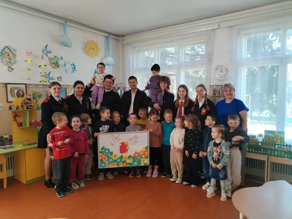 Акция «Мир!Труд! Песни!» в дошкольных образовательных организациях!🌸 🚩  👶Ребята радуются весне и уча