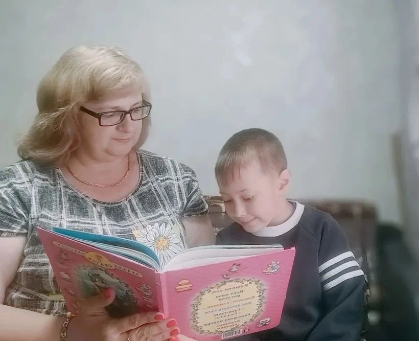 Книга -наш друг с самого рождения. У каждого ребенка есть дома книги, и они очень любят...