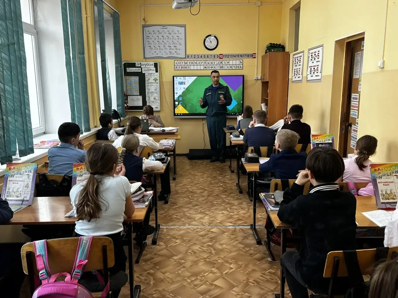 В 1–4 классах завершилась серия родительских собраний под общим девизом «Безопасное лет...