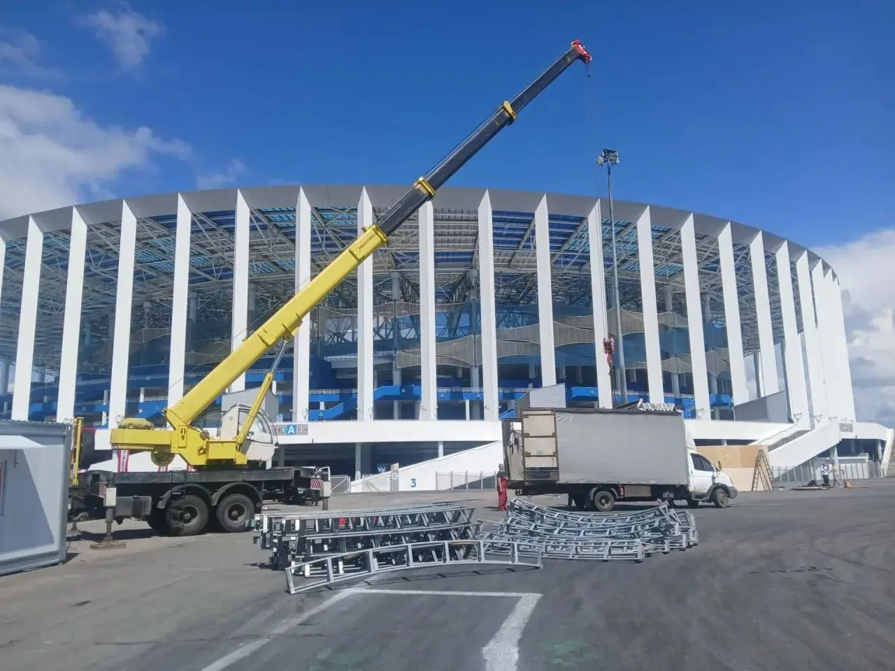 Процесс установки гексагонального шатра 20x17 (260м2) в Нижнем Новгороде на территории ...