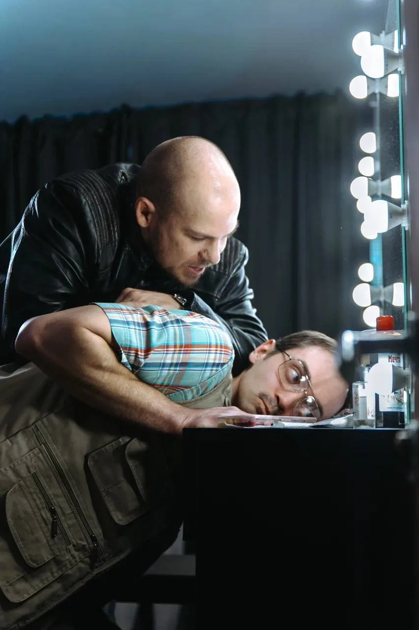 Снимали сериал 3 дня.