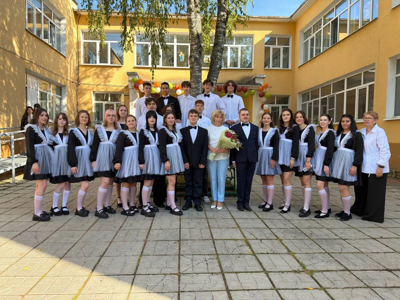 🎉 День знаний в МОУ «Октябрьская СОШ»: праздник, герои и добрые напутствия!