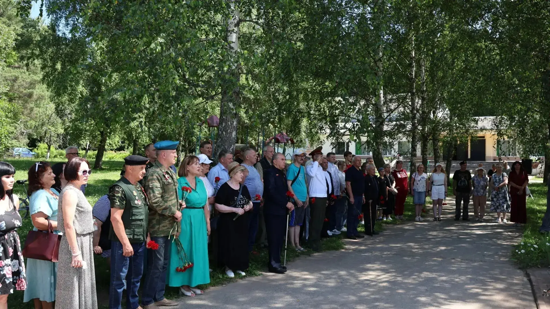Сегодня у мемориала собрались те, кто знает цену жизни и долгу. В День ветеранов боевых...
