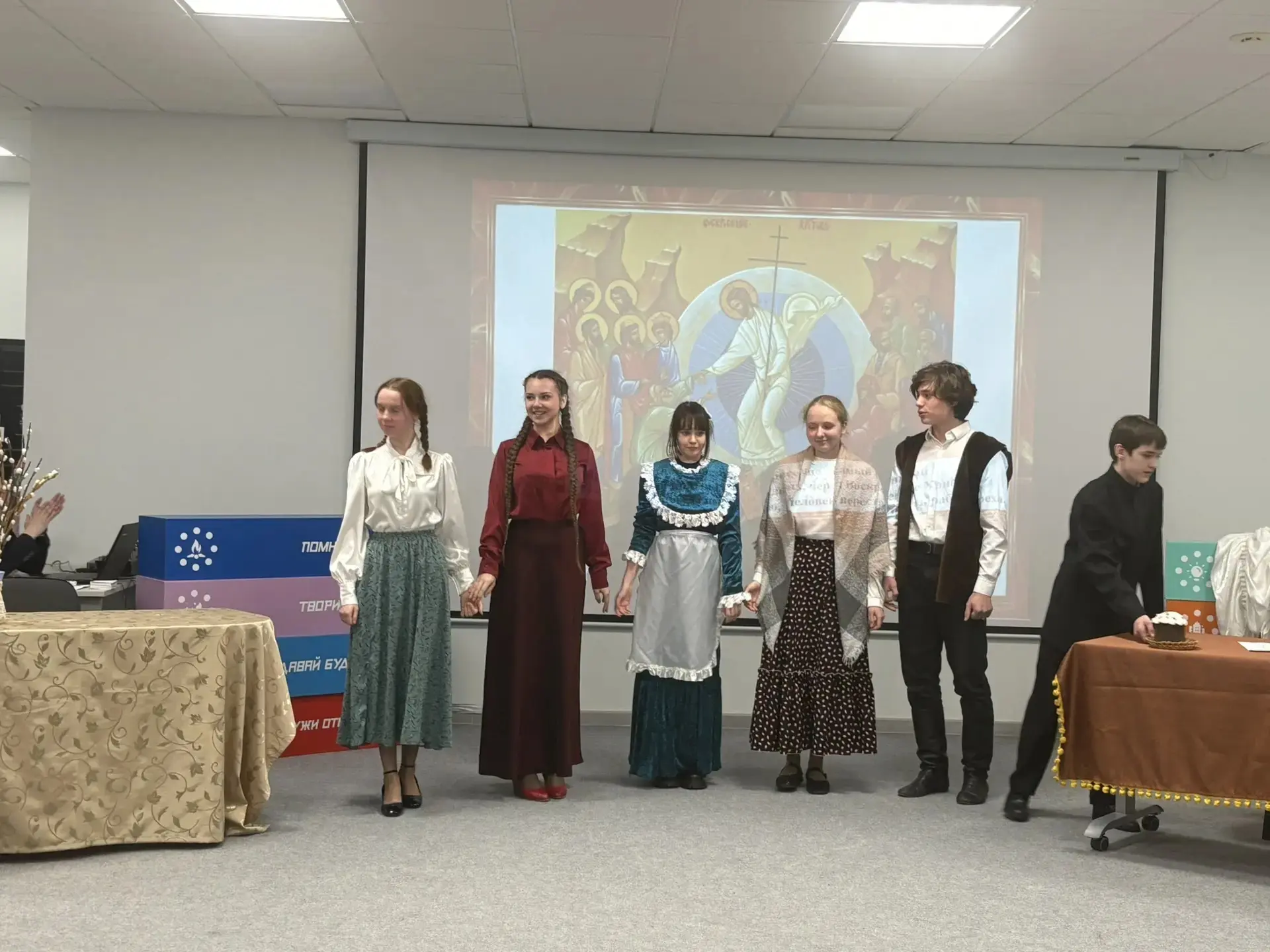 Светлое искусство: в нашей школе прошёл спектакль «Пасха» ✨  Сегодня в нашей школе было по-настоящем