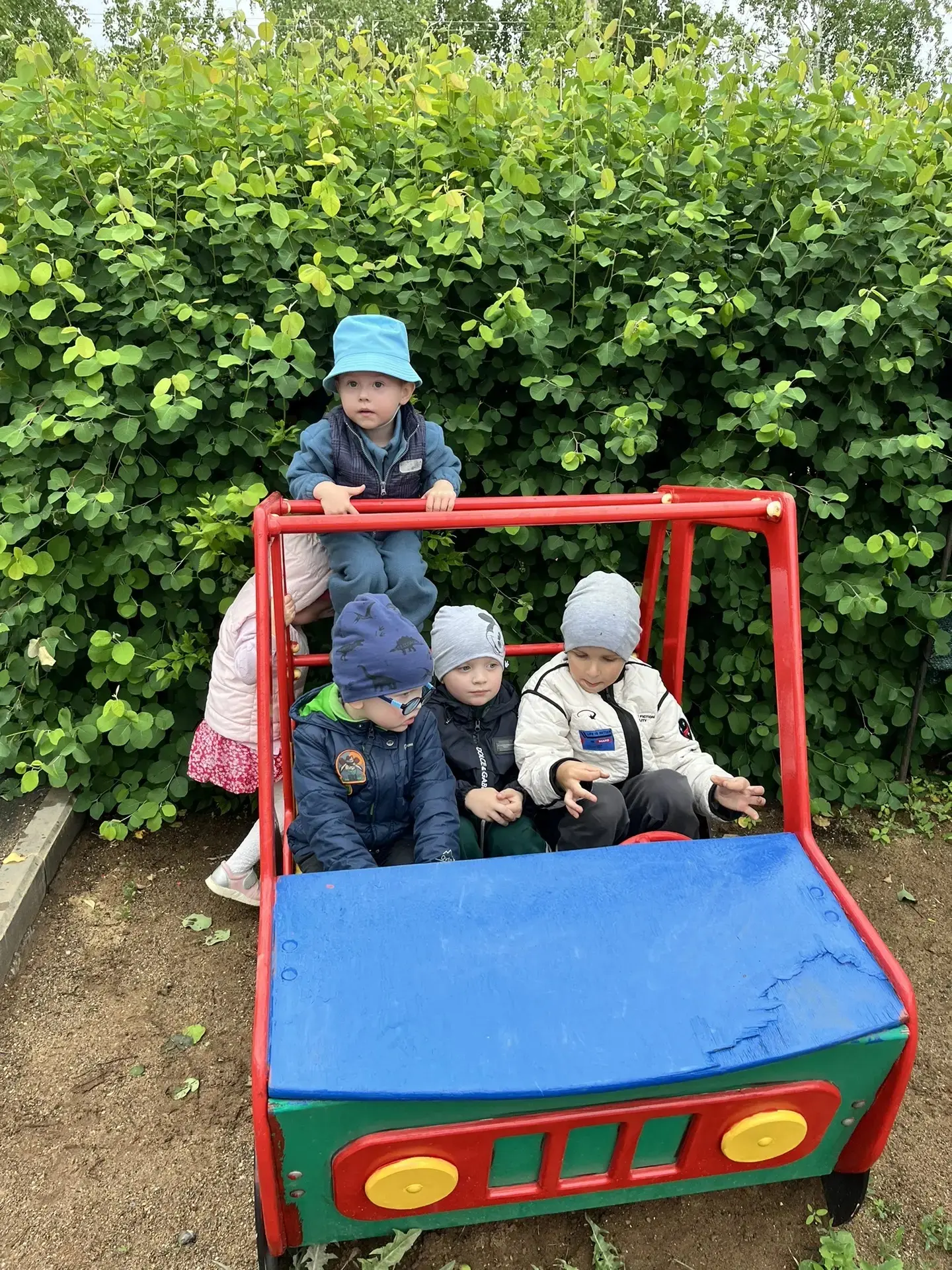 Прогулка с детьми группы ОРН 4-5 лет"АБВГДЕЙКА ".