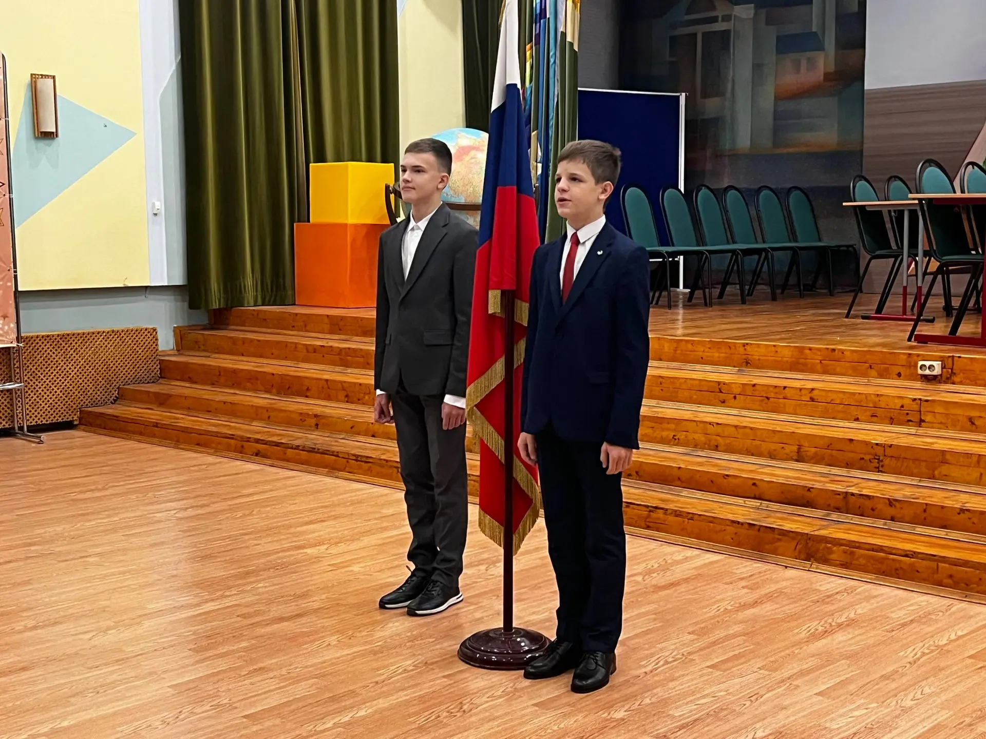 🇷🇺 Утро, начинающееся с гордости  ✨ В нашей школе неделя начинается с особенного мгновения — подняти