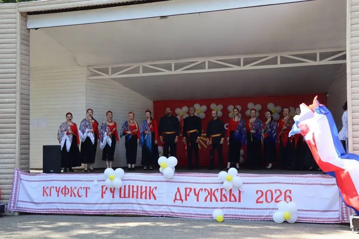 Театрализованный концерт, приуроченный ко Дню семьи, любви и верности, провели обучающиеся социально