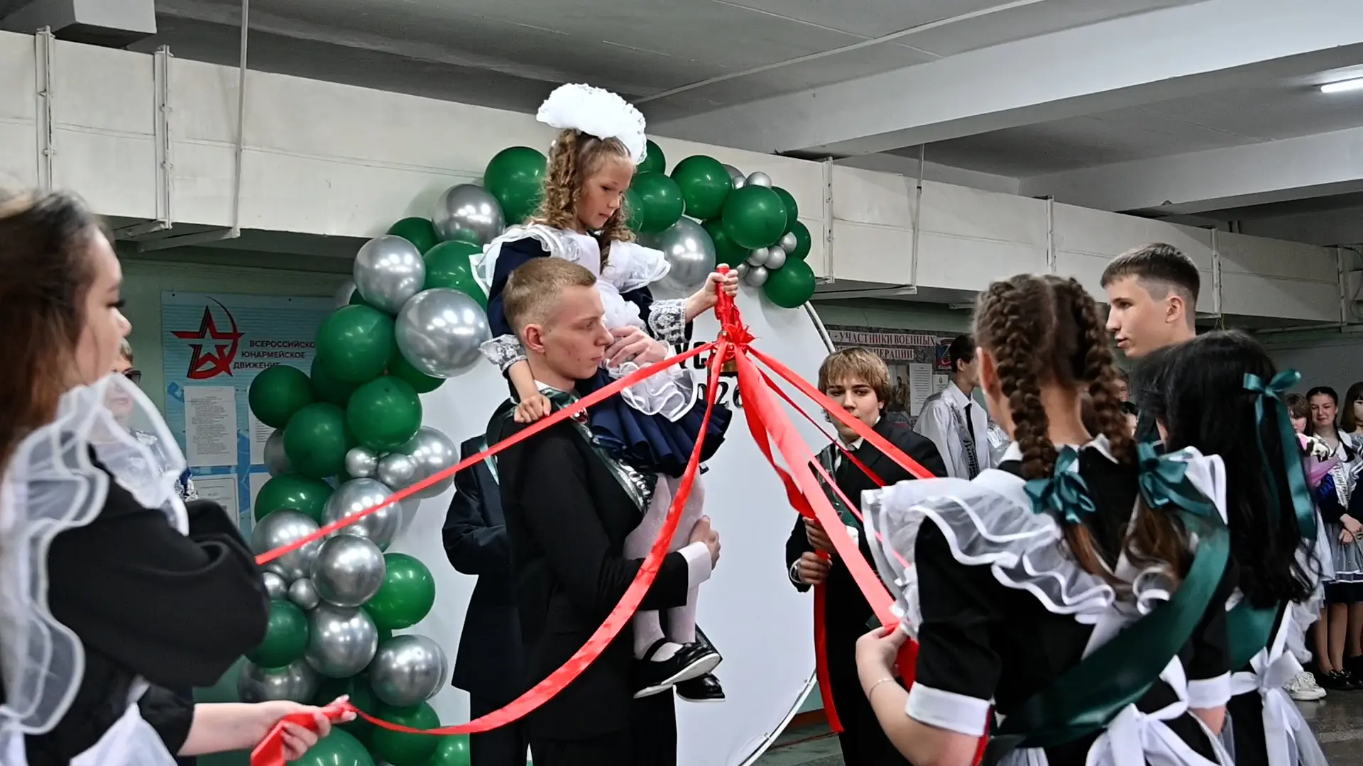 Последний звонок — первый шаг к мечте!   🔔 Сегодня в школах Тындинского округа прозвучал последний з