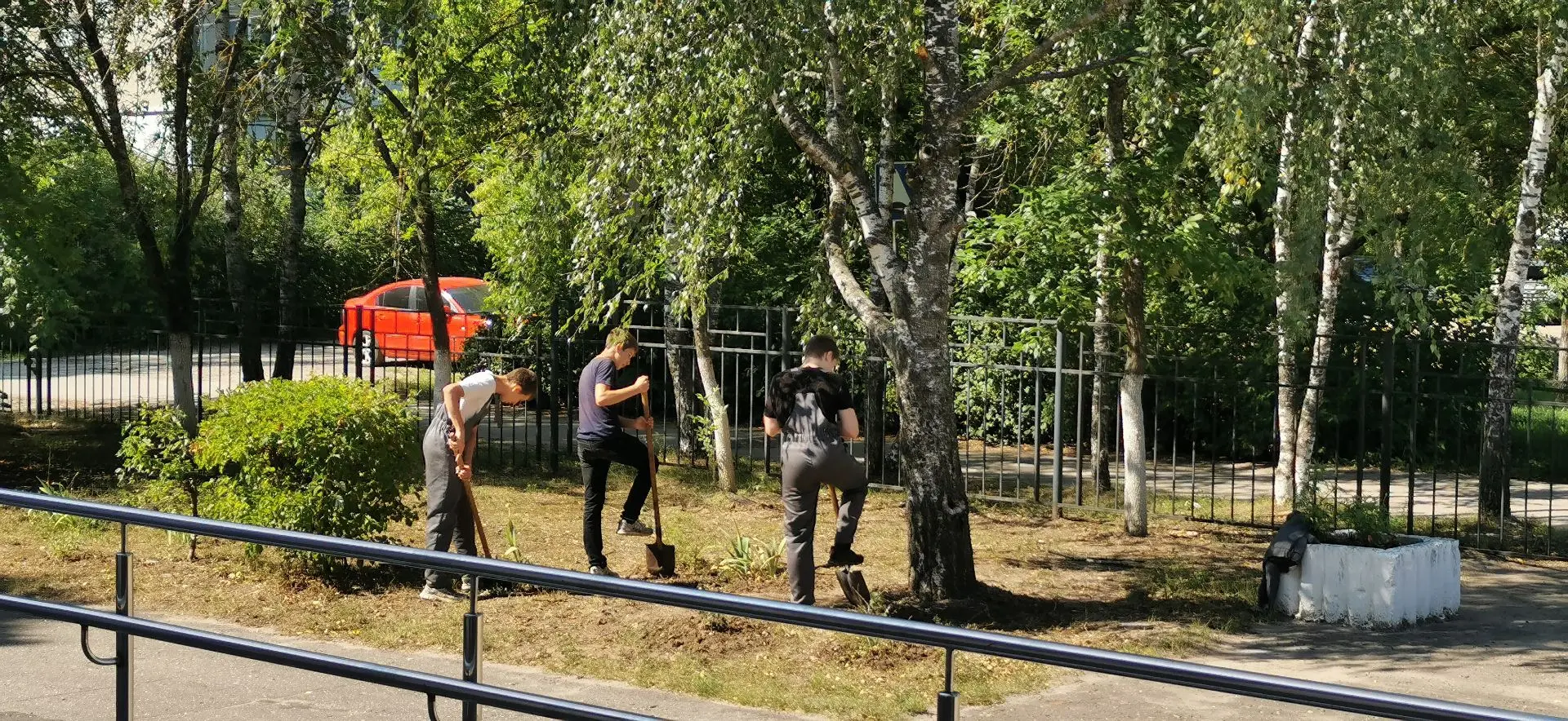 Завершилась работа подростковой трудовой бригады "Энергия труда". Ребята докащали, что, несмотря на 