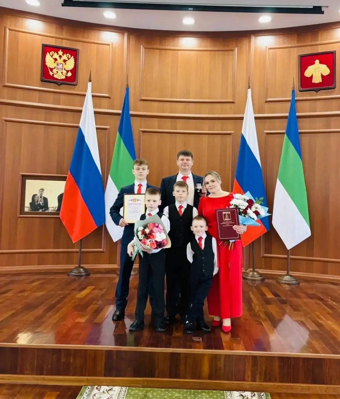 🎉 Гордость нашей школы: семья Маховых получила награду от Правительства Коми!

В День семьи в Респу