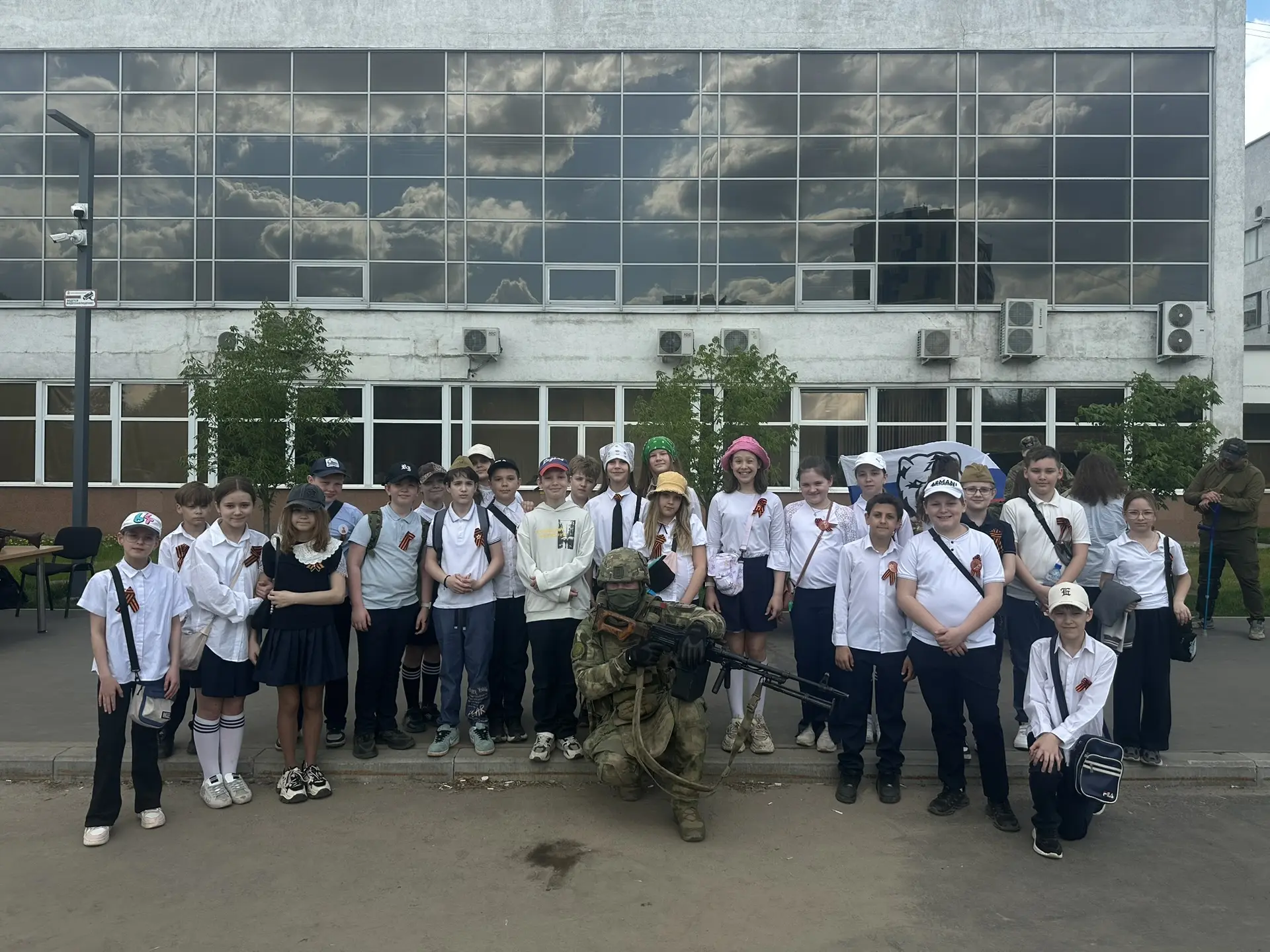 🇷🇺 4 «Б» на фестивале «Помню. Горжусь. Помогаю»: эмоции через край!  В эти дни наш 4 «Б» класс отпра