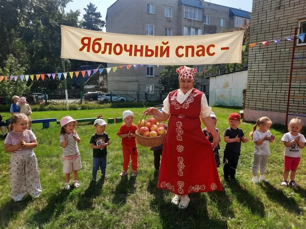 🍎 Яблочный Спас = эстафеты + смех + яблоки! 💛