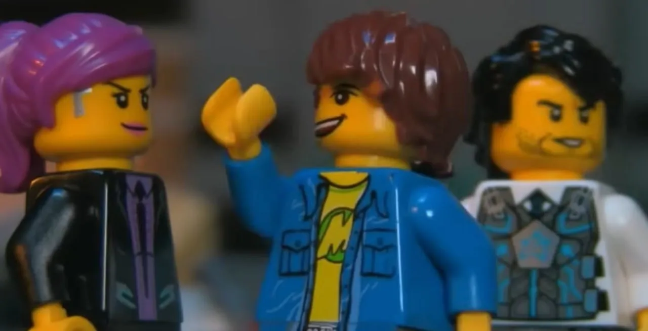 Теперь он ещё и во всех LEGO-измерениях ловит!? 💬

@LEGO