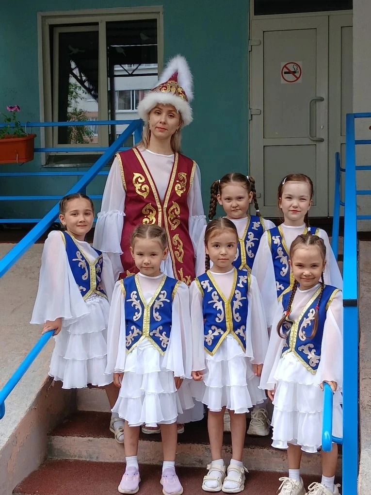 В День России наши звёздочки зажглись на сцене фестиваля «Учимся дружить». 🌟

Наши воспитанницы вме