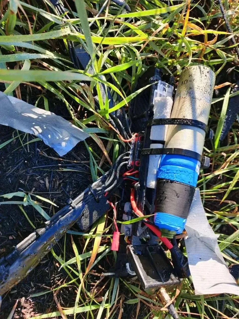 🛑 Противник начал применять новый тип FPV с зацепом на провода. Теперь, кроме того что...