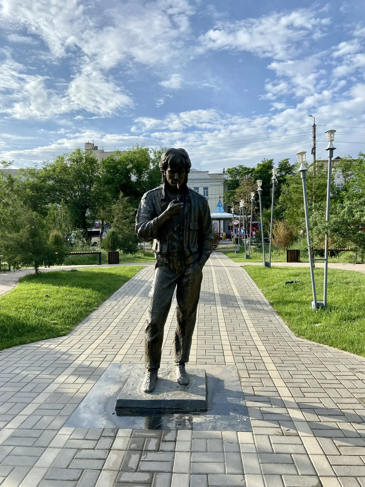 Доброе утро, последний герой!
Сегодня день рождения Виктора Цоя. В детстве моя бабушка выписывала пл