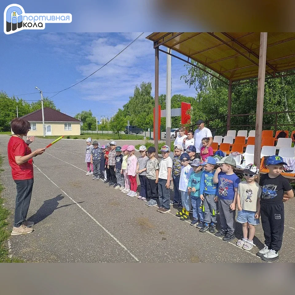 Зарядка и экскурсия на стадионе для дошколят