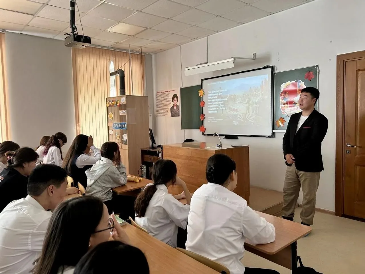 Дом дружбы народов им. А.Е. Кулаковского провел урок гражданственности в СОШ №9 им. М.И...