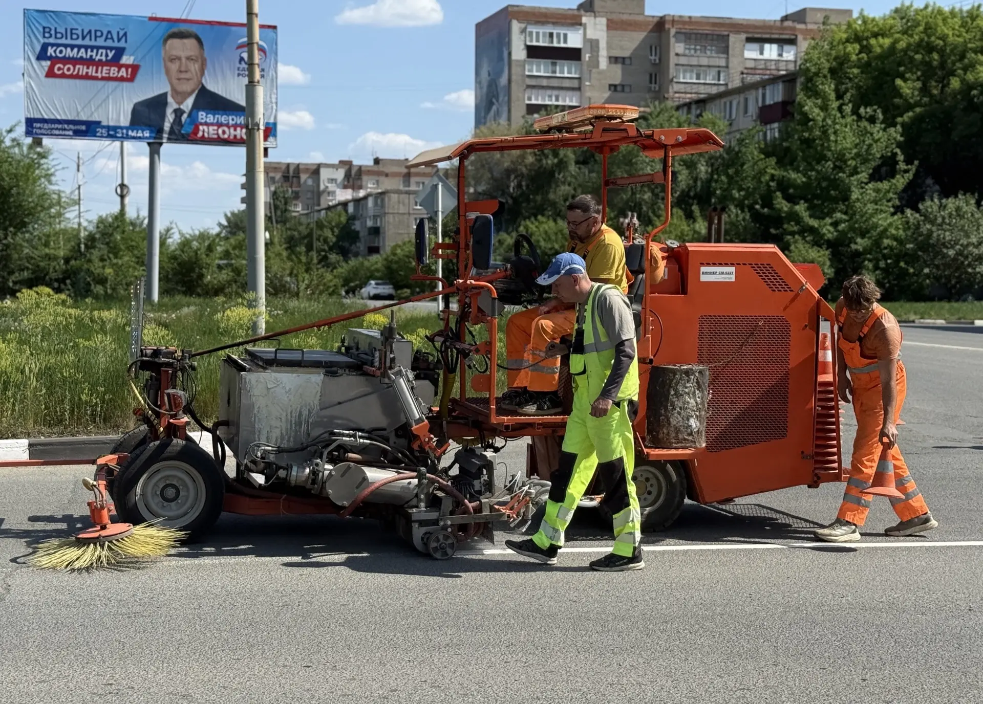 В Орске обновляют дорожную разметку.   Подрядчик приводят в порядок центральные магистрали: проспект
