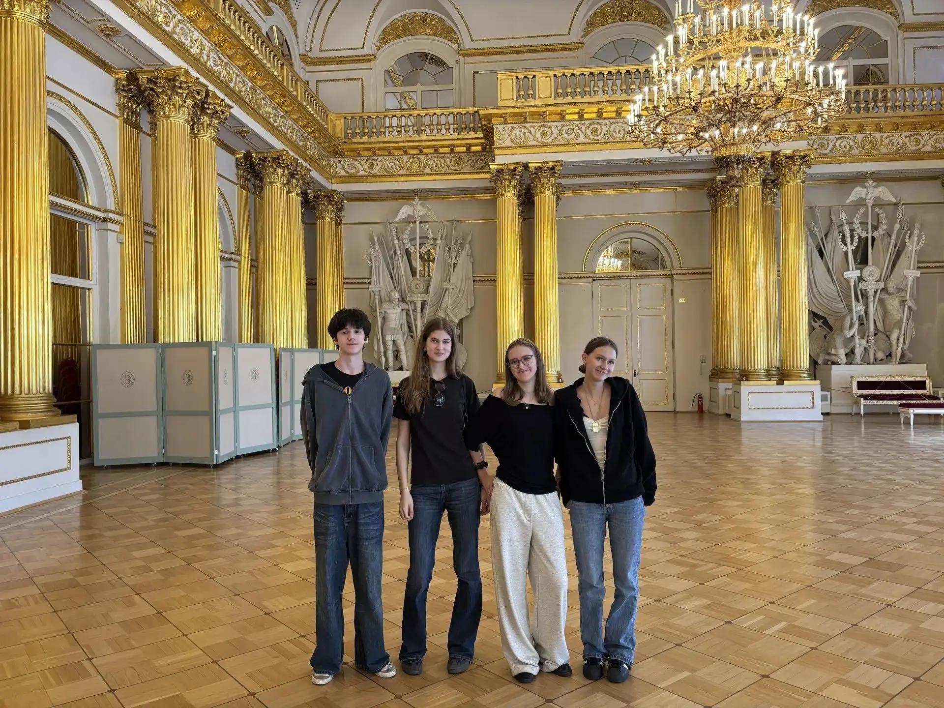 ❤ Все любят Санкт-Петербург
 
✨ Сборной 8 классов тоже посчастливилось совершить незабываемое путеше